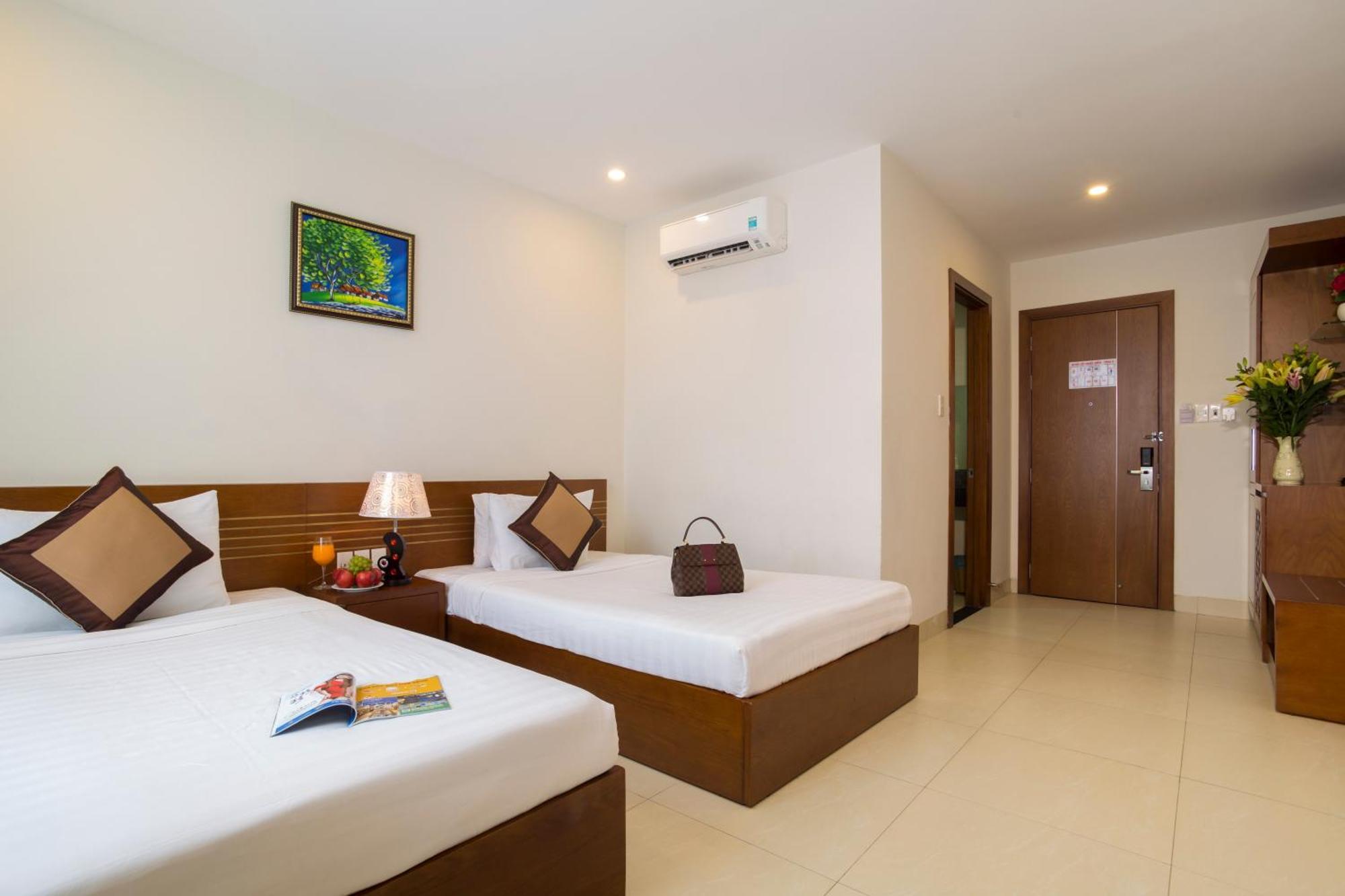 Khách sạn Golden Light 4*
