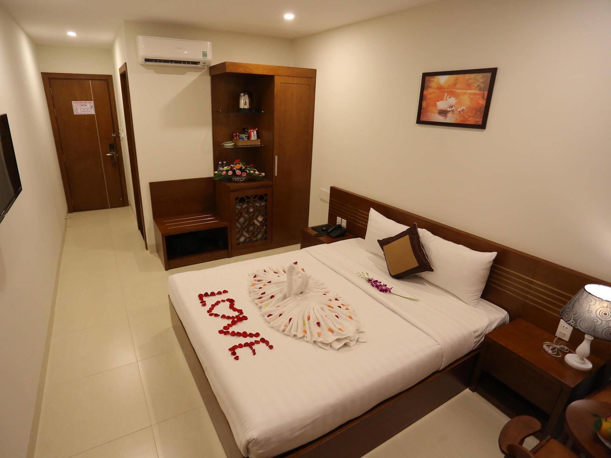Golden Light Da Nang Hotel
